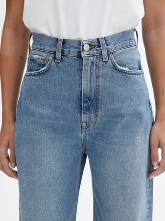 1358_9d5f589fc2-dagmar_ss23_231f627_tapered-leg-denim_light-blue-wash_02-original